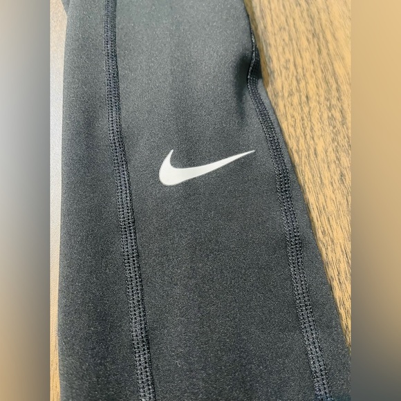 Nike Women's Sleek Black Leggings - Picture 9 of 9